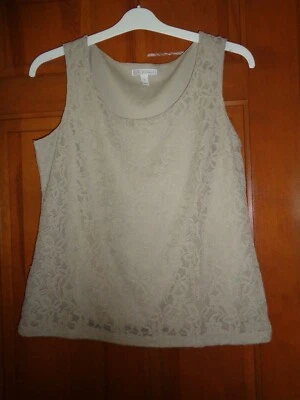 CAMISETA SIN MANGAS DANA BUCHMAN TOTALMENTE FORRADA ENCAJE FLORAL BEIGE GRANDE SIN MANGAS Foto 1 de 4