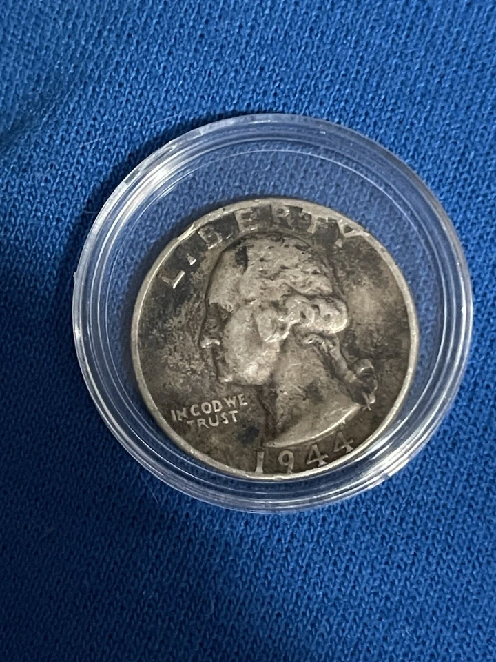 Uncirculated 1944 Philadelphia Mint Silver Washington Quarter - Image 1 of 2