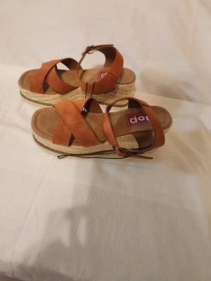 Sandalia de cuña Pop Cicci con correa al tobillo para mujer talla 6M Foto 1 de 4