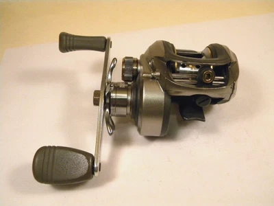 Bass Pro Shops Pro Qualifier PQC10SHA Super HIgh Speed baitcast reel - Image 1 of 4