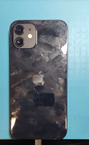 iPhone 12 64 go Bloqué Icloud S'allume ecran en bon état et vitre arriere aussi - Photo 1 sur 3