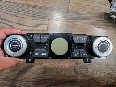 2006 - 2008 HONDA RIDGELINE AC HEATER AUTO Automatic Temperature Control 1373923 - Image 1 of 4