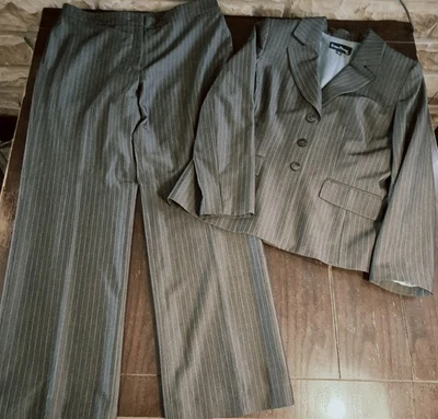 Women's Evan-Picone Sz 12 Gray Striped Suit Pants & Jacket Set - Image 1 of 4
