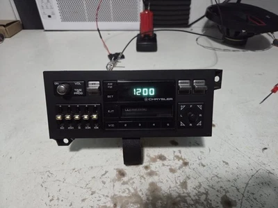 Muy bonito raro 1987-2002 Mopar Dodge Ram Jeep Chrysler 5 bandas ecualizador radio casete Foto 1 de 4