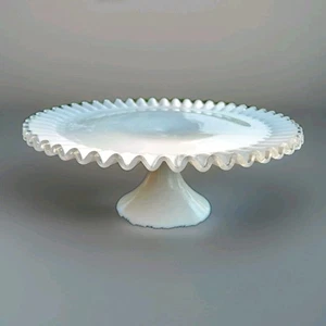Fenton weiß Milchglas Standfuß Silber Wappen gekräuselt 13" Kuchenplatte Ständer - Bild 1 von 7