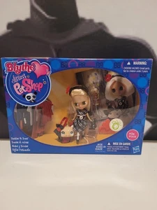 Blythe Loves Littlest Pet Shop Hebillas y Arcos Petite Blythe #1618 Sin usar, en caja Hasbro NUEVO - Imagen 1 de 8