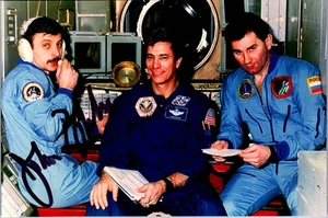 Original Autogramm John Blaha NASA Astronaut MIR /// Autograph signiert 343017 - Bild 1 von 2