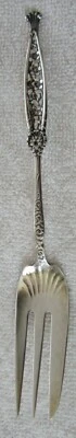 Tenedor para servir condimento de plata de ley Whiting Nº 1 motivo floral de 3 dientes Foto 1 de 2