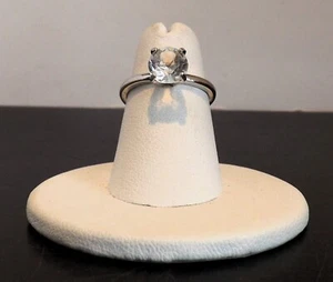 Cubic Zironia Solitare ring size 4.5 - Picture 1 of 4