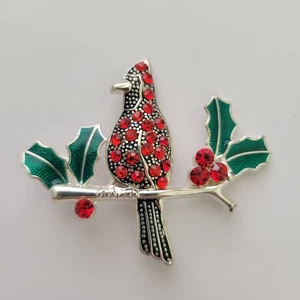 Broche prendedor Cardinal Bird vacaciones invierno tono plata acebo rojo estrás  - Imagen 1 de 4