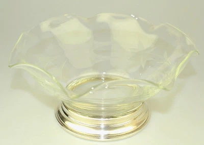 CUENCO DE VIDRIO B-I VINTAGE BASE PLATA ESTERLINA FLORES GRABADAS Y VOLANTES BORDE ESTRIADO Foto 1 de 4