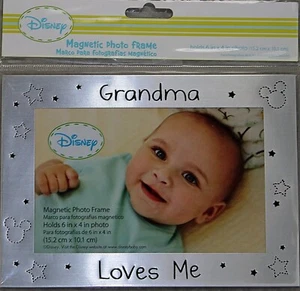 Disney "OMA LIEBT MICH" 4x6 Magnet Bilderrahmen - Silber Metallic - Bild 1 von 1