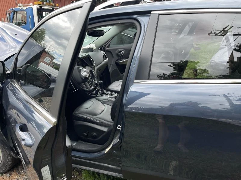 14-20 JEEP CHEROKEE LEFT ROCKER W/POST BLUE PC:PBF 3.2L AWD 63K -LIMITED- 54532 — 第 1/4 张图片