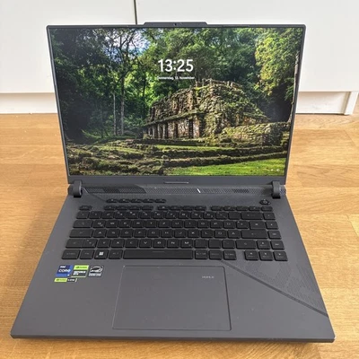 ASUS ROG Strix G16 Gaming Laptop, I9 14900HX, RTX 4080, 32GB RAM - Bild 1 von 4