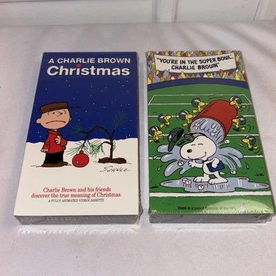 2 Peanuts Charlie Brown VHS Tapes - Charlie Brown Christmas & Super Bowl -Sealed Foto 1 de 4