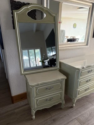 Henry link Children’s Bedroom Set. 4 Pieces Cute Green Color. - Image 1 of 3