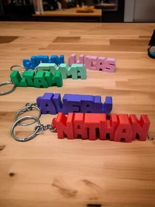Personalisierter 3D Namen Schlüsselanhänger, Namensschild, Taschenanhänger, Rucksack Schlüsselanhänger. - Bild 1 von 5