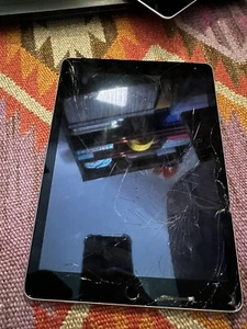 Lot Of 2 Apple iPad 2nd Generation WiFi & Cellular 64GB And 1st Generation 32gb - Picture 1 of 4