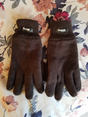 NEW  THINSULATE 3M FLEECE LINED GLOVES : GRAPE : MEDIUM/LARGE - Image 1 of 4