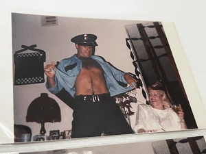 Despedida de soltera policía hombre stripper años 80 - 15 (quince) 5"x4" fotos a color - Imagen 1 de 15