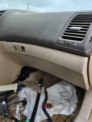 Honda Accord 2004 guantera bronceada 335641 Foto 1 de 4