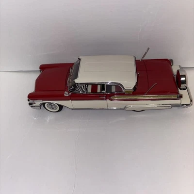 Danbury Mint 1957 Mercury Turnpike Cruiser, 1:24 w/ Continental Kit, Red/Ivory - Image 1 of 4