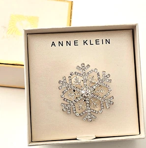 Anne Klein SIGNED Pavé Crystal Snowflake Brooch Pin Christmas Winter $28 NIB - Picture 1 of 3