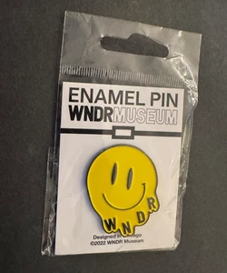 WNDR Museum Smiley Gesicht Emaille Pin - Drippy Yellow Design | Neu in Verpackung 2022 - Bild 1 von 1