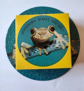 Vintage Springbock Mini Puzzle Hausaufgaben machen hässlichen Kreis Frosch Puzzle KOMPLETT - Bild 1 von 11