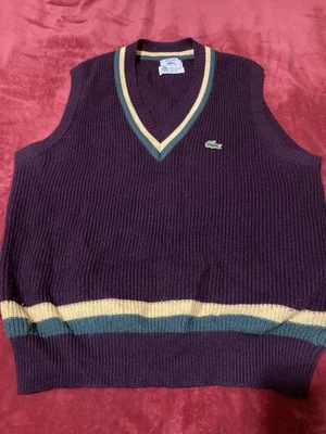 Chaleco Suéter Lacoste Izod Cuello en V 100% Lana Grande Borgoña con Borde Verde y Amarillo Foto 1 de 4