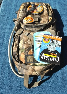 CamelBak Raider Realtree лиственные породы дерева зеленый гидратационный пакет 2,0 литра/70 унций - Изображение 1 из 4