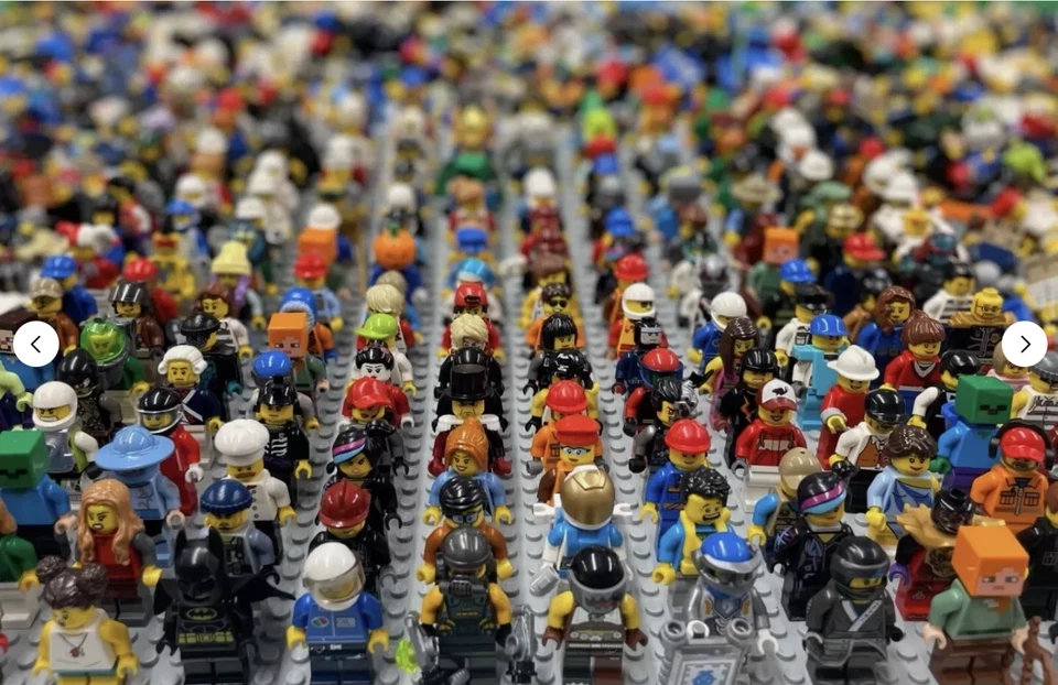 Random 24 x LEGO Minifigures Lot -  Space Marvel City Star Wars Castle Ninjago X - Image 1 of 4