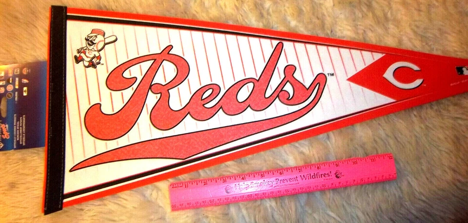 Cincinnati Reds MLB Baseball team 30 x 12 Felt Pennant, made in the USA, 2007 - Image 1 of 1
