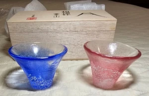 NEW Toyo Sasaki Glass Cold Sake Good Luck Pair Glass Mt. Fuji Blue & Red 35ml - Picture 1 of 6