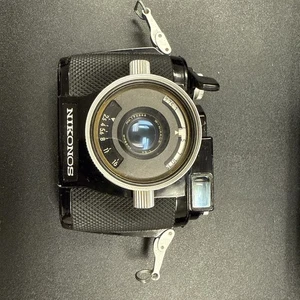 Fotocamera subacquea Nikon Nikonos I vintage con obiettivo originale Nikkor - non testata - Foto 1 di 7