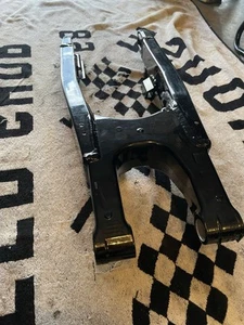 2001-03 Suzuki RM250 Swingarm Powder Coated Black 61000-37F10 - Picture 1 of 5