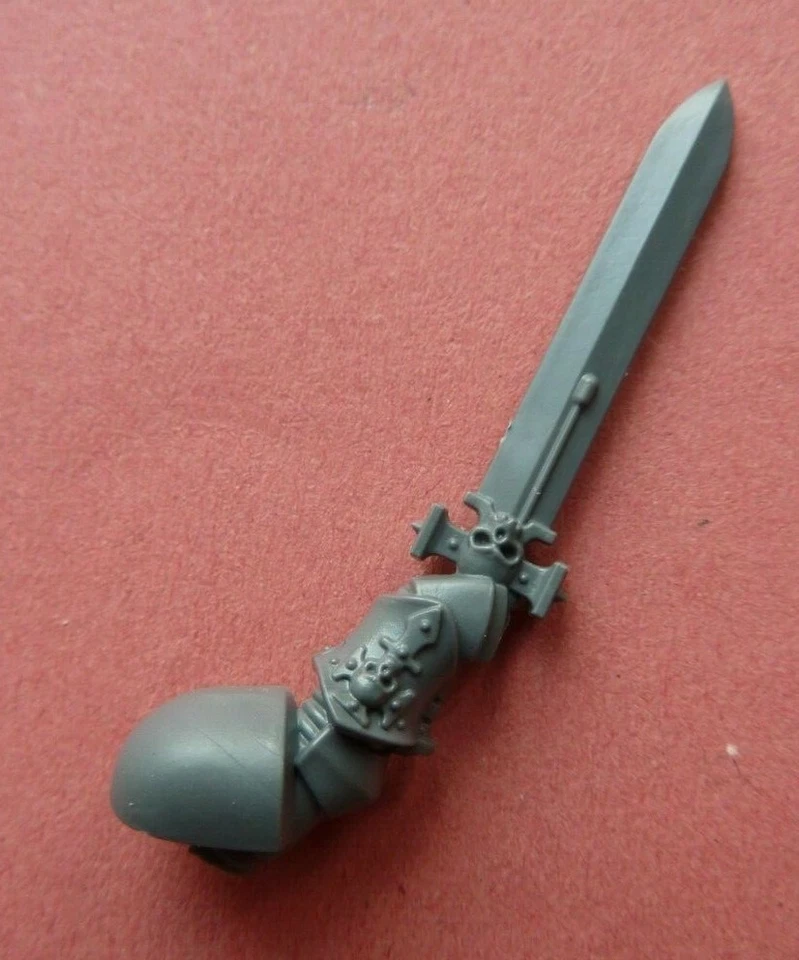 GAMES WORKSHOP Space Marine PRIMARIS BLADEGUARD VETERANO SPADA ELETTRICA DESTRA (C) - punte 40K