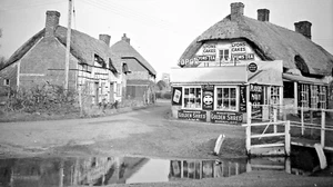 Kings Somborne Hampshire Lebensmittelgeschäfte Dorfszene 35 mm negativ CP10 - Bild 1 von 1