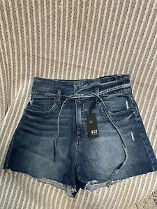Kut From The Kloth Wacholder Hochhausshorts roher Saum 2 Zoll dunkler Waschgürtel 8 Neu - Bild 1 von 7