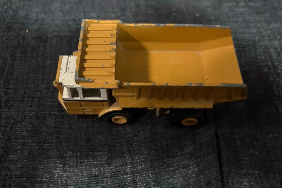 Vintage ERTL International IH Pay Hauler Dump Truck 4-1/2” Yellow 110-0002 + 2 - Image 1 of 2