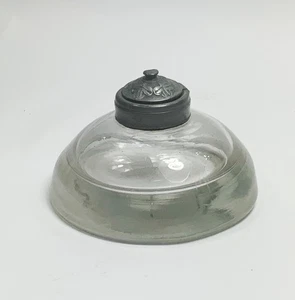 Antica cupola in vetro soffiato calamaio a forma di igloo con coperchio pontile e quadrifoglio in peltro - Foto 1 di 6