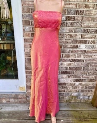 Vestido de graduación vintage años 90 coral con cuentas Bridgerton rubio iridiscente noches Foto 1 de 4