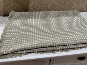 NUOVA Tovaglia Cotone Pietra e Bianco Reversibile Reversibile Frange 60” X 92” - Foto 1 di 5