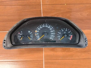 Cuadro de instrumentos velocímetro Mercedes Benz Clase E W210 E320 VDO 2105409547 - Imagen 1 de 18