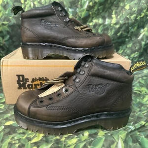 Dr. Martens Smoke Grizzly, 4 Ösen, 3 Prong, Damen US Größe 7 Vintage Stiefel, Neu im Karton - Bild 1 von 7
