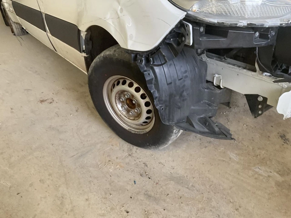 Rodilla delantera derecha pasajero compatible con Mercedes Sprinter 1500 19-22 4639915 Foto 1 de 1