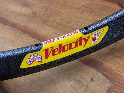 Llanta NOS 1x 650c Velocity Deep V - 32 orificios - Hecha en Australia - Trabajo de pintura RARO Foto 1 de 4
