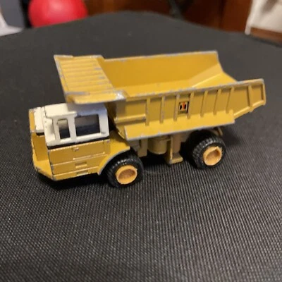 The ERTL Co. International Harvester Hydraulic Earth Mover Dump Truck 110-0002 - Image 1 of 4