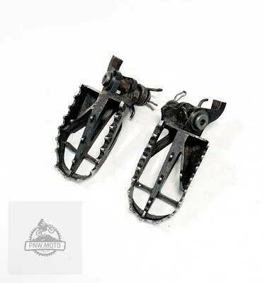 Kawasaki KX450F KX 450F 2007 OEM REPOSAPIÉS IZQUIERDO DERECHO CLAVIJAS 2007-2008 Foto 1 de 4