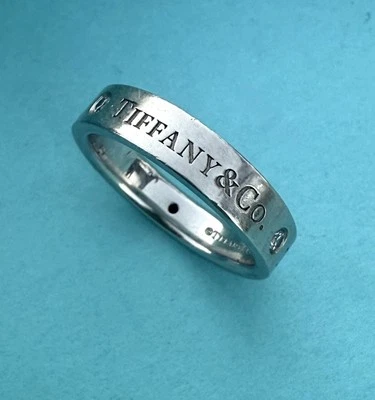 Платиновое кольцо с логотипом Tiffany & Co. 4 мм 950 с 3 бриллиантами размер 5,75 сплошное 7,32 г - Изображение 1 из 4